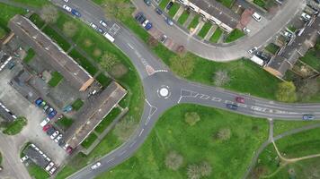 hoog hoek visie van noorden luton stad gedurende bewolkt en regenachtig dag. luton, Engeland uk. maart 19e, 2024 video