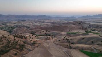 Antenne Aussicht von schön Landschaft und Hügel beim Kurdistan, Irak. August 3., 2023 video