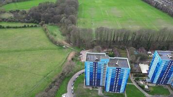 Alto ângulo Visão do norte luton cidade durante nublado e chuvoso dia. Luton, Inglaterra Reino Unido. marcha 19, 2024 video