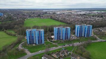 hög vinkel se av norr luton stad under molnig och regnig dag. luton, England Storbritannien. Mars 19:e, 2024 video