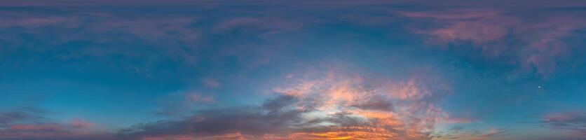 cielo panorama en amanecer con estratocúmulos nubes en sin costura esférico equirrectangular formato como lleno cenit para utilizar en 3d gráficos, juego y en aéreo zumbido 360 la licenciatura panoramas para cielo reemplazo foto