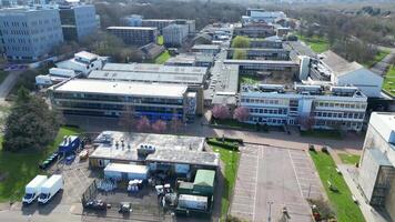 alto ángulo imágenes de central Hatfield ciudad y céntrico de hertfordshire, Inglaterra, unido Reino. marzo 9, 2024 video