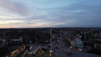 aéreo ver de lutón ciudad de Inglaterra Reino Unido durante puesta de sol. marzo 18, 2024 video