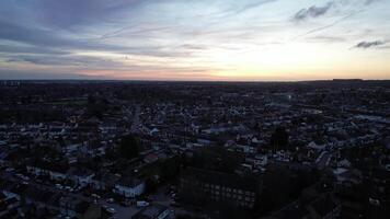 aereo Visualizza di luton città di Inghilterra UK durante tramonto. marzo 18, 2024 video