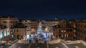 Piazza di Spagna In, Italien. Spanisch Schritte im Rom, Italien im das Abend. einer von das die meisten berühmt Quadrate im Rom, Italien. Rom die Architektur und Wahrzeichen. video