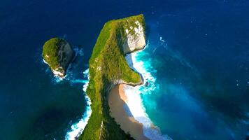 Nusa Penida, Bali, Indonesia, 2024 - Magnificent Scenery at Kelingking Beach photo