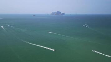 aérien vue de paysage marin près Railay péninsule, krabi Thaïlande video