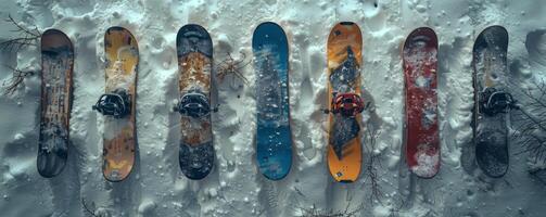 ai generado grupo de tablas de snowboard en pila de nieve foto