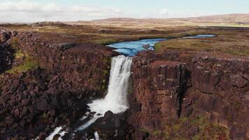 Fluss wendet sich Wasserfall Dingvellir Island video