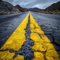 ai generado la carretera en el desierto, amarillo tráfico línea foto