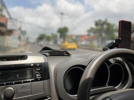 foto de coche panel, calle paisaje y borroso la carretera antecedentes