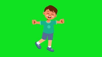 un' ragazzo è salto e sorridente su un' verde schermo video