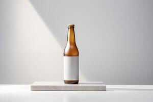 ai generado pulcro cerveza botella con blanco etiqueta en un mármol podio en contra un iluminado suavemente blanco fondo, Perfecto para marca foto
