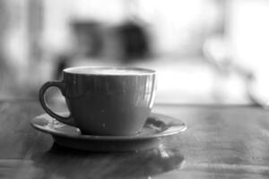 café taza cerca ver negro y blanco foto fondo, taza de té o café en el mesa