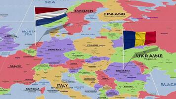 Países Bajos y Rumania bandera ondulación con el mundo mapa, sin costura lazo en viento, 3d representación video