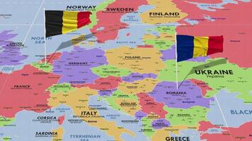Bélgica y Rumania bandera ondulación con el mundo mapa, sin costura lazo en viento, 3d representación video