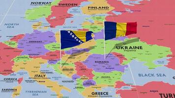 Rumania y bosnia y herzegovina bandera ondulación con el mundo mapa, sin costura lazo en viento, 3d representación video