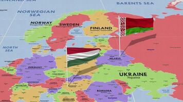 Ungheria e bielorussia bandiera agitando con il mondo carta geografica, senza soluzione di continuità ciclo continuo nel vento, 3d interpretazione video