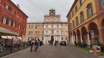 modena Italië 1 oktober 2020 piazza roma in modena Italië in Engels roma plein in de historisch centrum van modena video