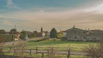 temps laps campagne village le coucher du soleil video