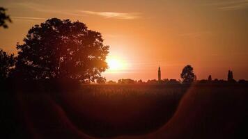 oranje zonsondergang landschap video