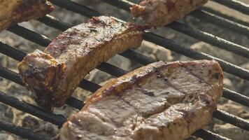 Koken gegrild steaks en ribben video