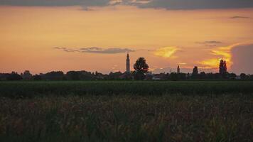 Sonnenuntergang Orange Land Landschaft Dorf 11 video