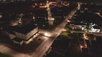 Hyperlapse Antenne Aussicht von Stadt, Dorf beim Nacht video