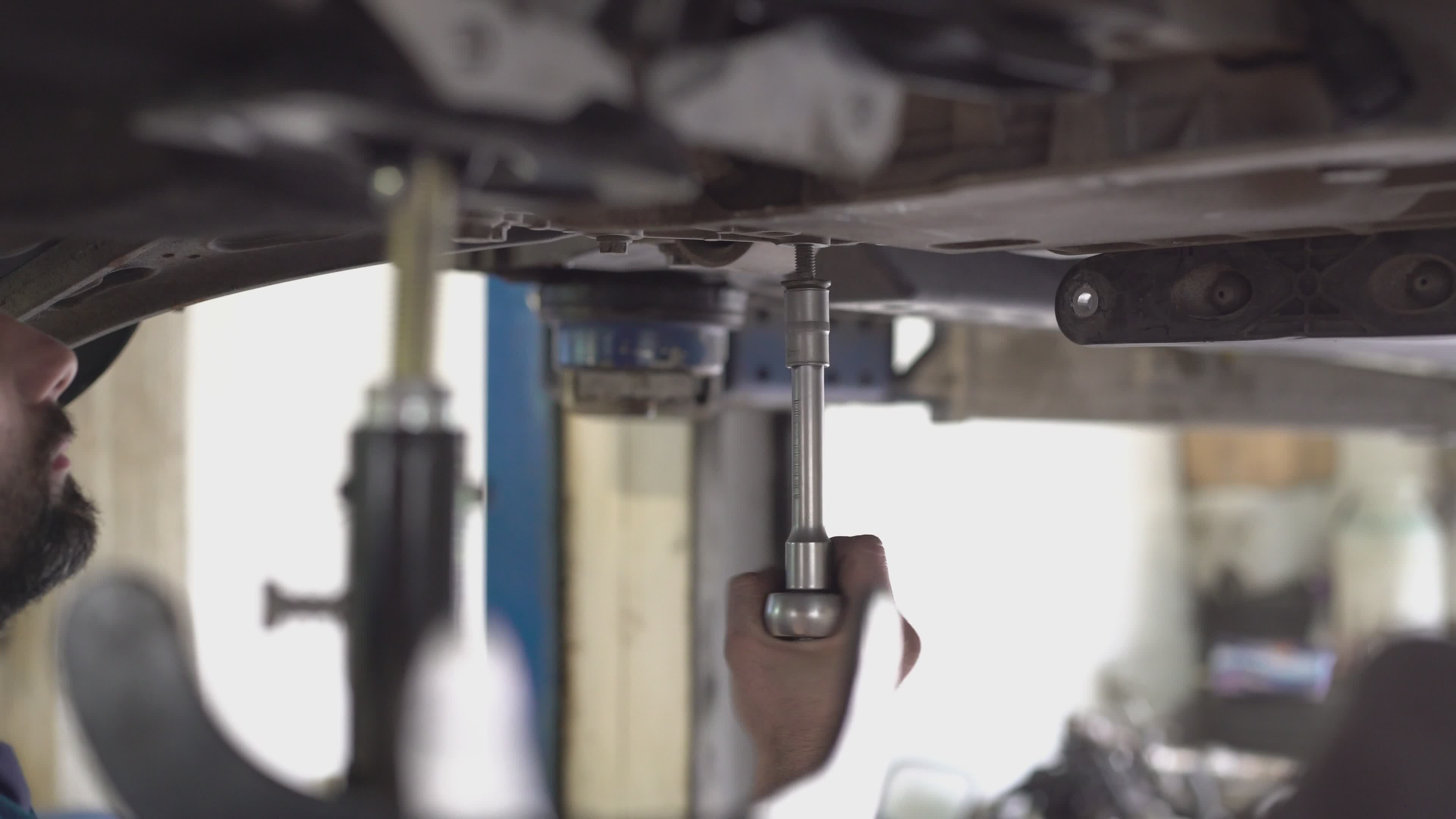 Unscrew screw with ratchet wrench 41472281 Stock Video at Vecteezy