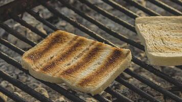 Kochen gegrillt Brot 2 video