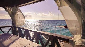 revoloteando cortinas con vista a el caribe mar video