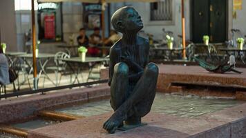 poner a estatua en padua video