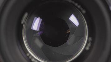 diafragma messen van de gemaakt lens opening en sluitend opening F / stop 2 video