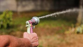 water de tuin met een water Jet video