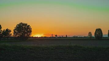 Tempo lapso pôr do sol às campo video