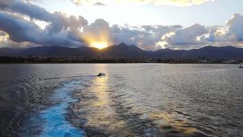 mare tramonto motoscafo 2 video