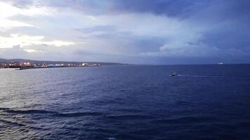 Puerto de civitavecchia en amanecer hora video