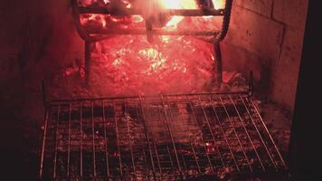 Kamin Glut Grill video