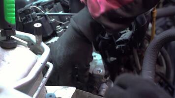 Motor Reparatur Detail 6 video