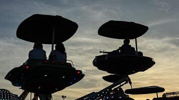 carrousel Avions fête foraine video