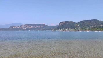 Visão do garda lago dentro Itália a partir de bardolino 7 video