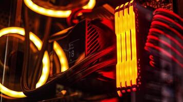 hoch Ende Spielen pc pc Meister Rennen und Enthusiast pc Gebäude Konzept rgb RAM ddr4 Erinnerung leuchten das intern Komponente von teuer Spielen Computer video