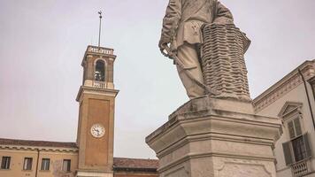 rovigo Italien 14 Oktober 2021 giuseppe Garibaldi Platz im rovigo ein historisch Italienisch Stadt video