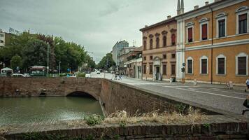 ferrara Italia 30 julio 2020 broll detalle de ferrara s medieval castillo en Italia video