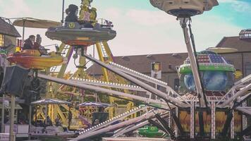 rovigo Italia 30 octubre 2021 carrusel aeronave en un diversión parque video