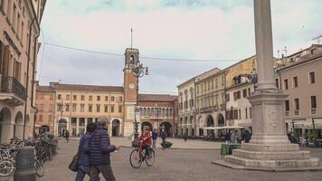 rovigo Italien 14 Oktober 2021 giuseppe Garibaldi Platz im rovigo ein historisch Italienisch Stadt video