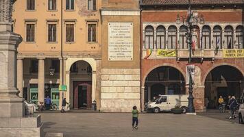 rovigo Italia 14 octubre 2021 Giuseppe garibaldi cuadrado en rovigo un histórico italiano ciudad video