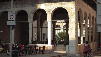 Treviso Italië 13 augustus 2020 loggia dei cavalieri in Treviso een beroemd gebouw in de historisch stad centrum video