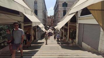 Venedig Italien 5 Juli 2020 Innere von Rialto Brücke im Venedig Italien video