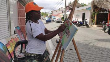 bayahibe dominicaans republiek 22 januari 2020 schilder artiest schilderij Aan bayahibe straten video